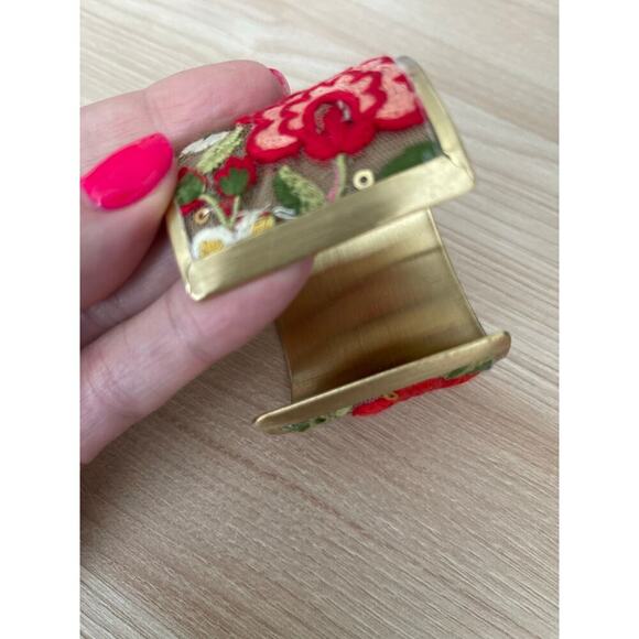 Light Pink Flower Embroidery Cuff Bracelet - Picture 4 of 6